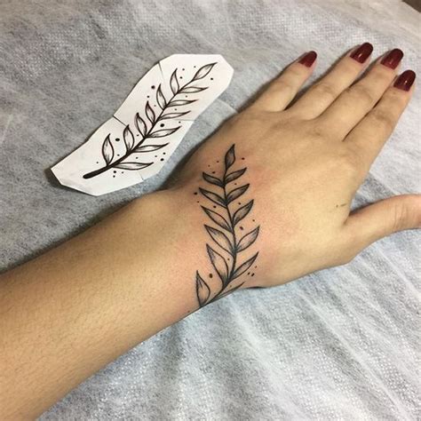 16 melhor ideia de Tatuagens escritas nas costas